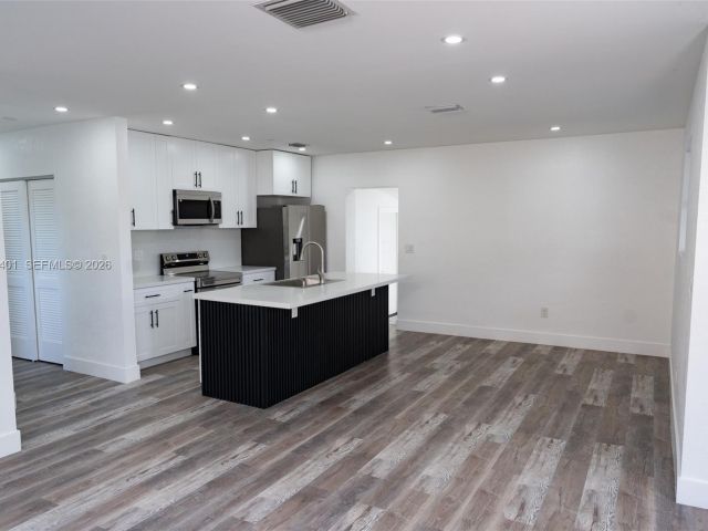 Дом в аренду по адресу 2600 NW 108th St - фото 7445629