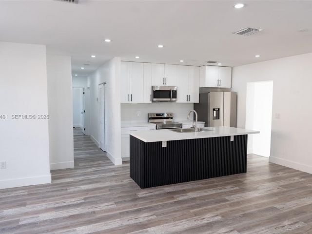 Дом в аренду по адресу 2600 NW 108th St - фото 7445631