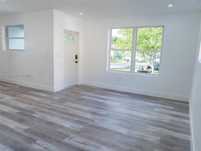 Дом в аренду по адресу 2600 NW 108th St - фото 7445632