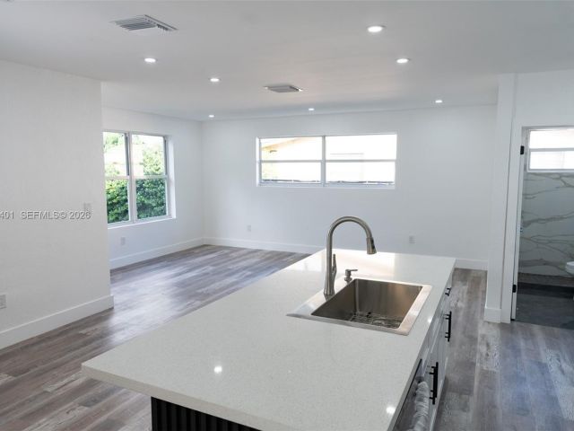 Дом в аренду по адресу 2600 NW 108th St - фото 7445633