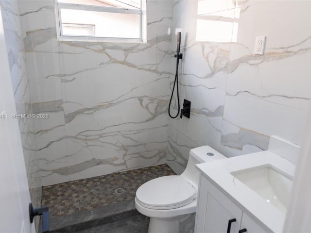 Дом в аренду по адресу 2600 NW 108th St - фото 7445638