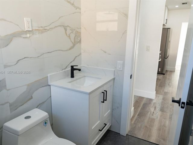 Дом в аренду по адресу 2600 NW 108th St - фото 7445639