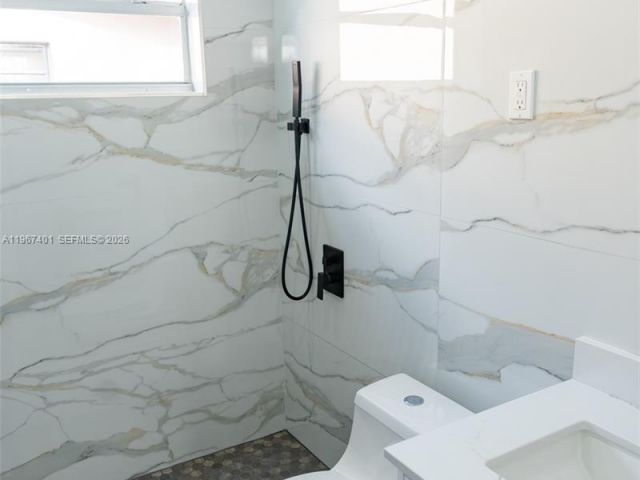 Дом в аренду по адресу 2600 NW 108th St - фото 7445640