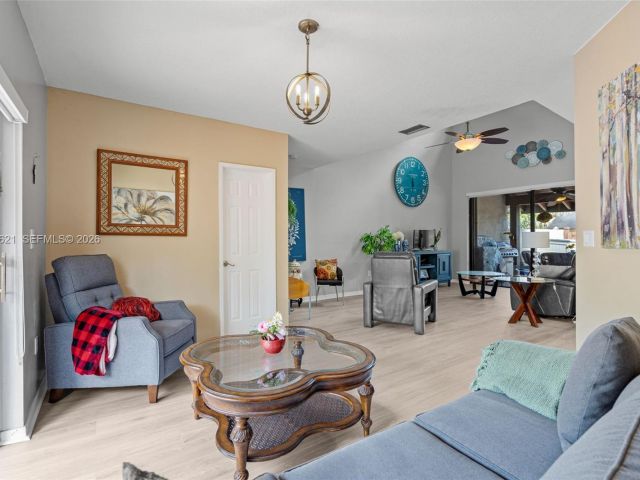 Дом в аренду по адресу 9439 SW 123rd Ave Ct 9439 - фото 7445610