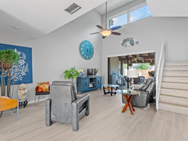 Дом в аренду по адресу 9439 SW 123rd Ave Ct 9439 - фото 7445612