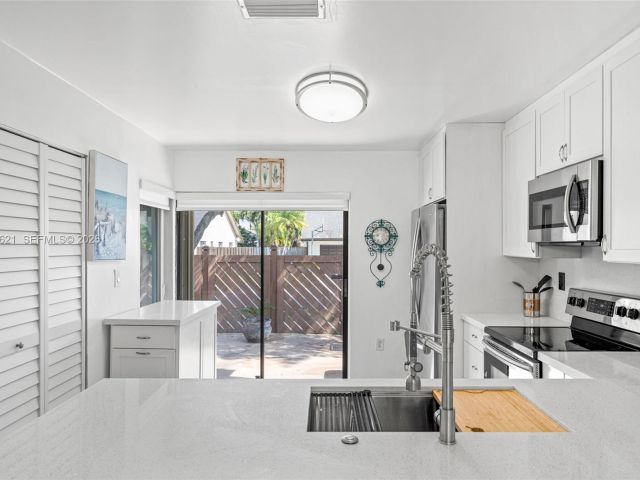 Дом в аренду по адресу 9439 SW 123rd Ave Ct 9439 - фото 7445620