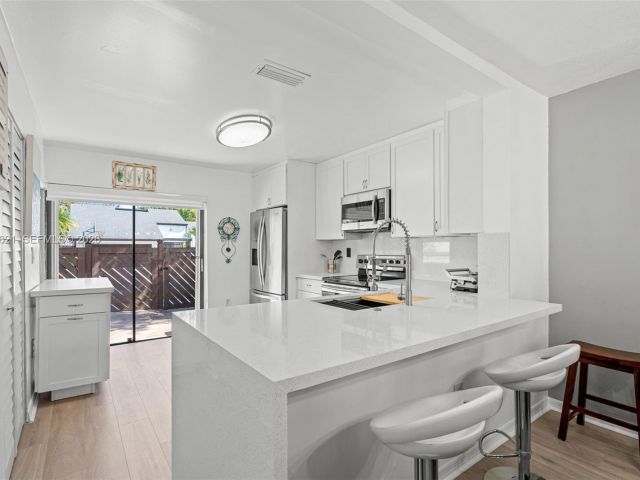 Дом в аренду по адресу 9439 SW 123rd Ave Ct 9439 - фото 7445621