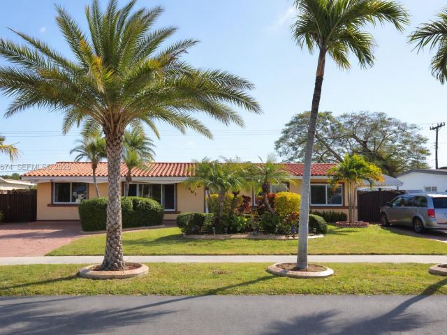 Продажа дома по адресу 1901 SW 90th Ave - фото 7449113