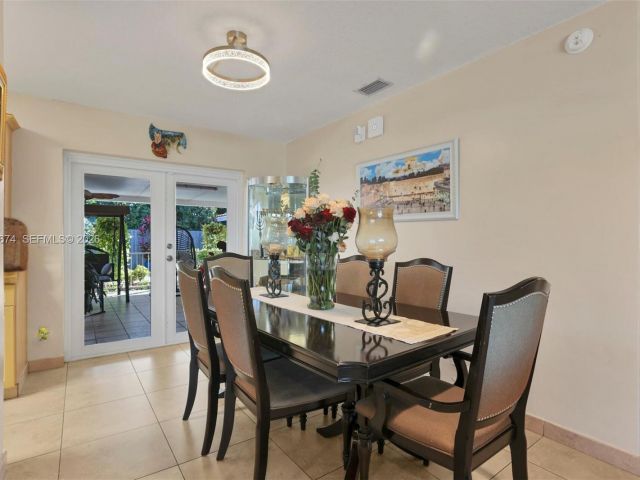 Продажа дома по адресу 1901 SW 90th Ave - фото 7449115