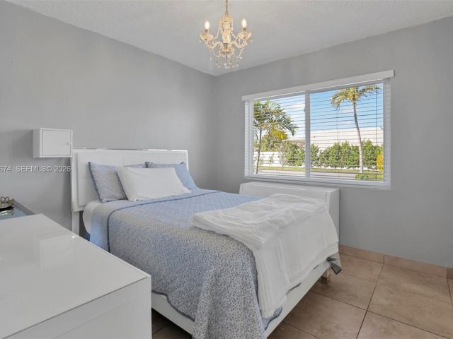 Продажа дома по адресу 1901 SW 90th Ave - фото 7449116