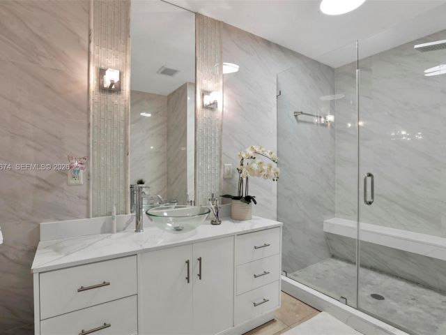 Продажа дома по адресу 1901 SW 90th Ave - фото 7449118