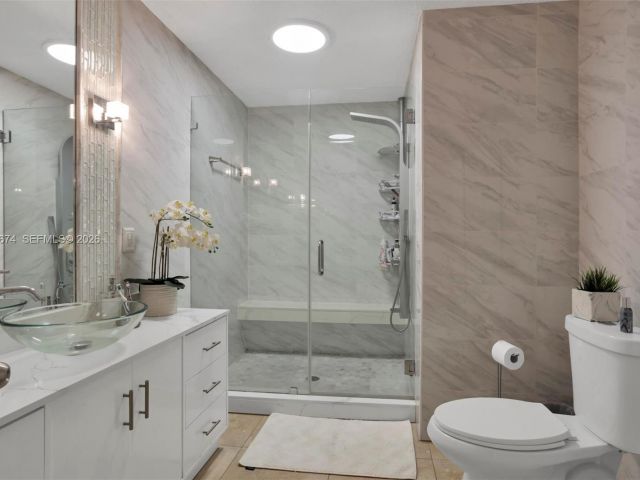 Продажа дома по адресу 1901 SW 90th Ave - фото 7449119