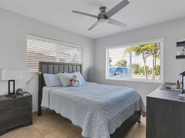 Продажа дома по адресу 1901 SW 90th Ave - фото 7449121