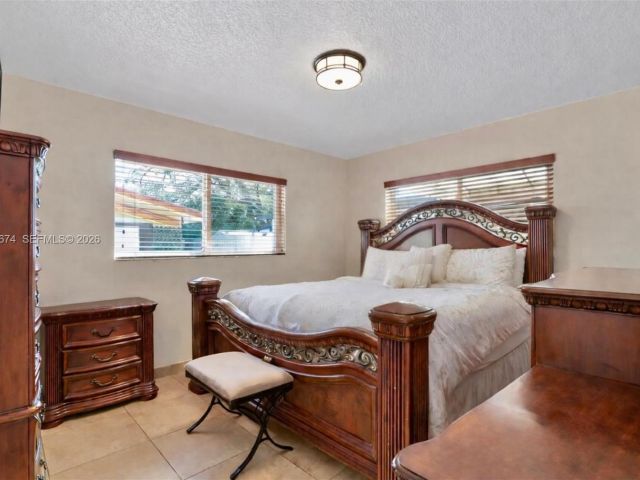 Продажа дома по адресу 1901 SW 90th Ave - фото 7449122