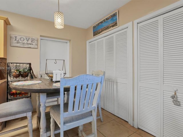 Продажа дома по адресу 1901 SW 90th Ave - фото 7449127