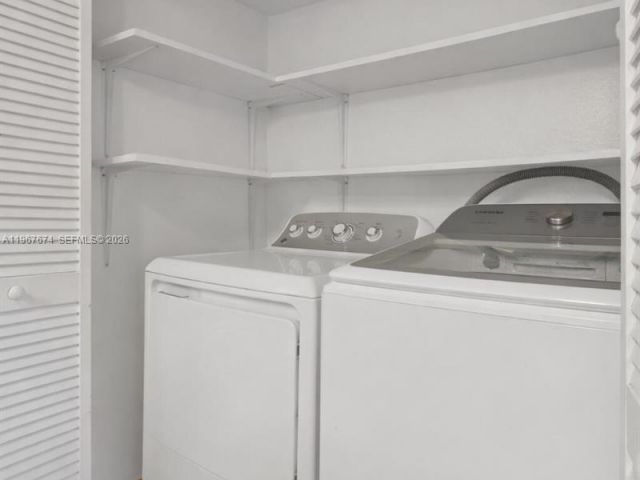 Продажа дома по адресу 1901 SW 90th Ave - фото 7449128