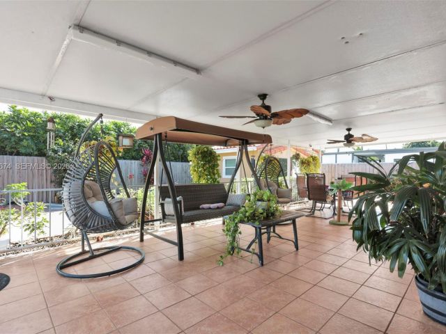 Продажа дома по адресу 1901 SW 90th Ave - фото 7449129