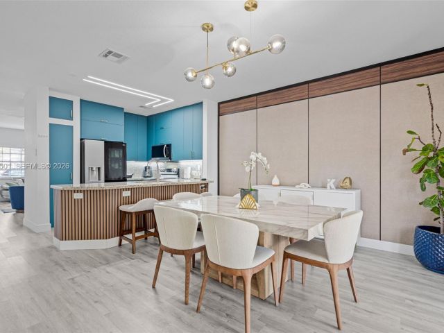 Дом в аренду по адресу 5725 NW 114th Path 114 - фото 7445811