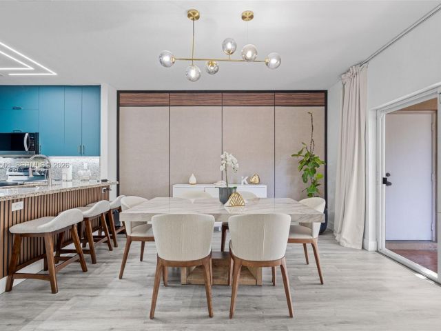 Дом в аренду по адресу 5725 NW 114th Path 114 - фото 7445814