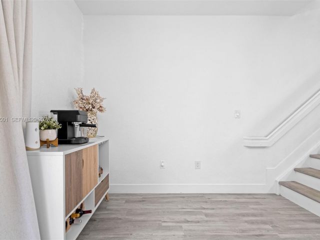 Дом в аренду по адресу 5725 NW 114th Path 114 - фото 7445818