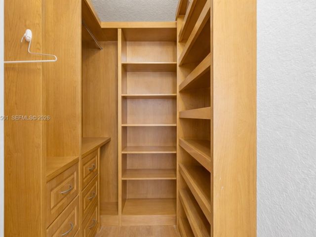 Дом в аренду по адресу 5725 NW 114th Path 114 - фото 7445821