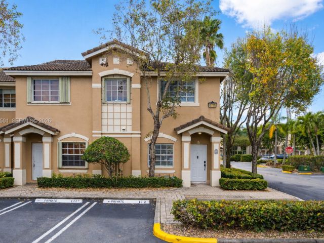 Дом в аренду по адресу 5725 NW 114th Path 114 - фото 7445826