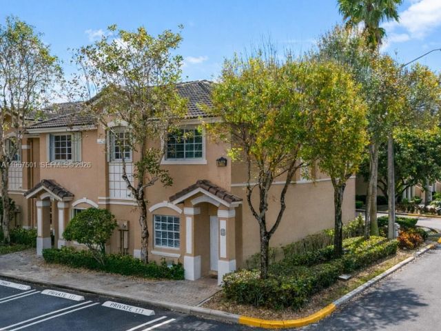 Дом в аренду по адресу 5725 NW 114th Path 114 - фото 7445828