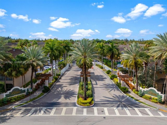 Дом в аренду по адресу 5725 NW 114th Path 114 - фото 7445830