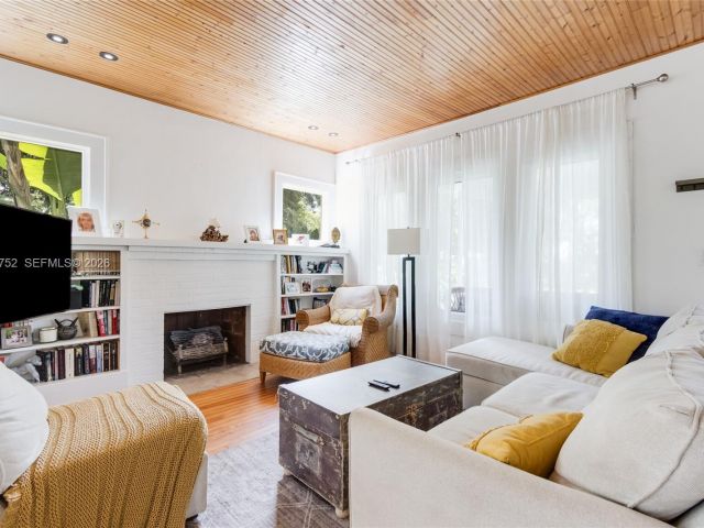 Дом в аренду по адресу 665 NE 120th St - фото 7483908