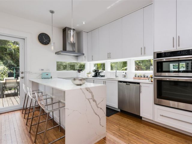 Дом в аренду по адресу 665 NE 120th St - фото 7483911