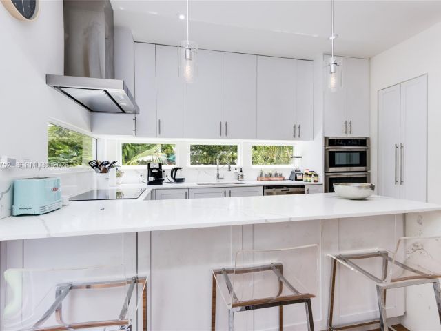 Дом в аренду по адресу 665 NE 120th St - фото 7483912