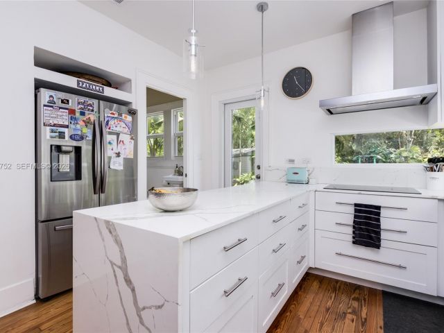 Дом в аренду по адресу 665 NE 120th St - фото 7483913