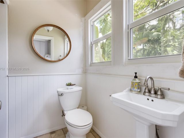 Дом в аренду по адресу 665 NE 120th St - фото 7483915