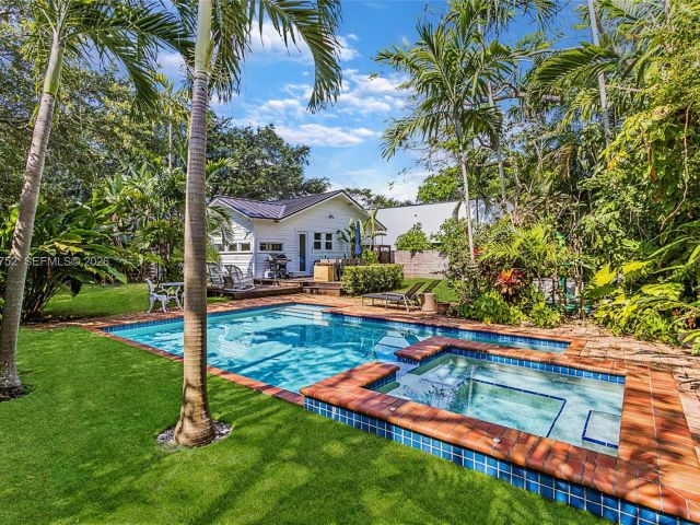 Дом в аренду по адресу 665 NE 120th St - фото 7483916