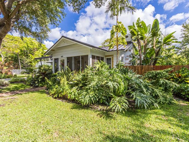 Дом в аренду по адресу 665 NE 120th St - фото 7483917