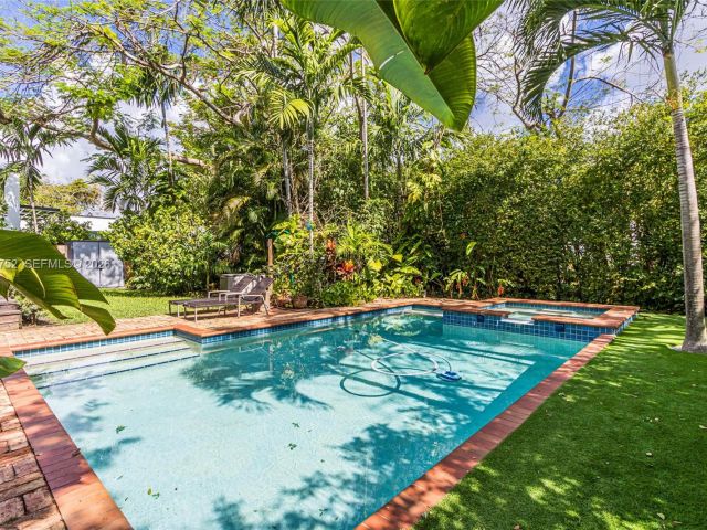 Дом в аренду по адресу 665 NE 120th St - фото 7483920