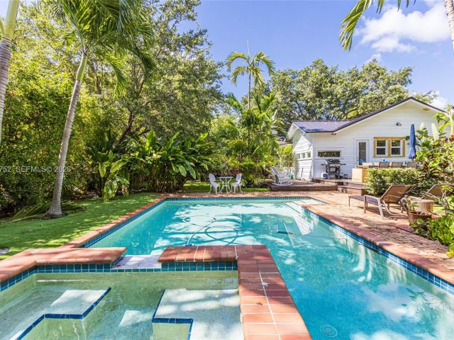 Дом в аренду по адресу 665 NE 120th St - фото 7483921