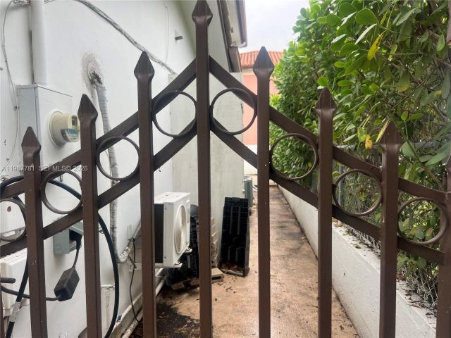 Продажа дома по адресу 6284 SW 26th St - фото 7493735