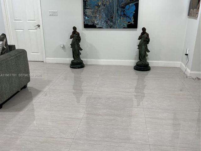 Продажа дома по адресу 6284 SW 26th St - фото 7493736