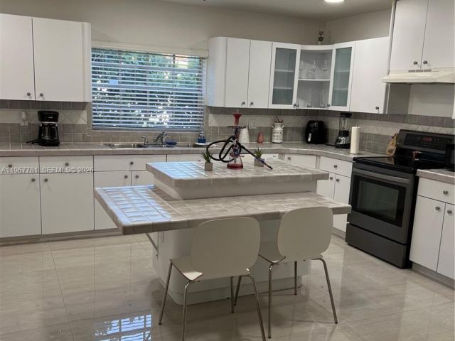 Продажа дома по адресу 6284 SW 26th St - фото 7493742