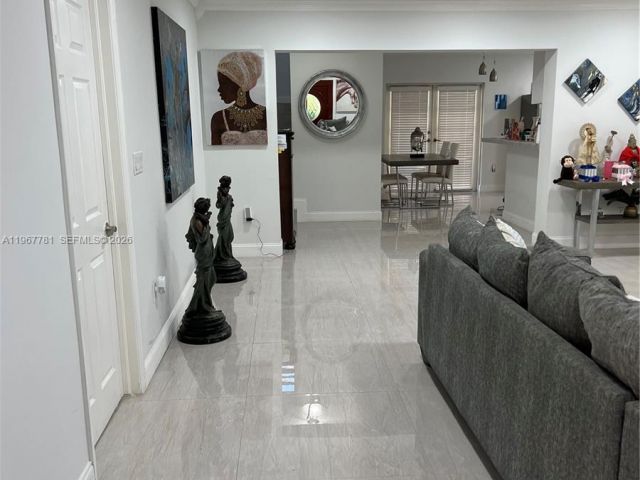 Продажа дома по адресу 6284 SW 26th St - фото 7493745