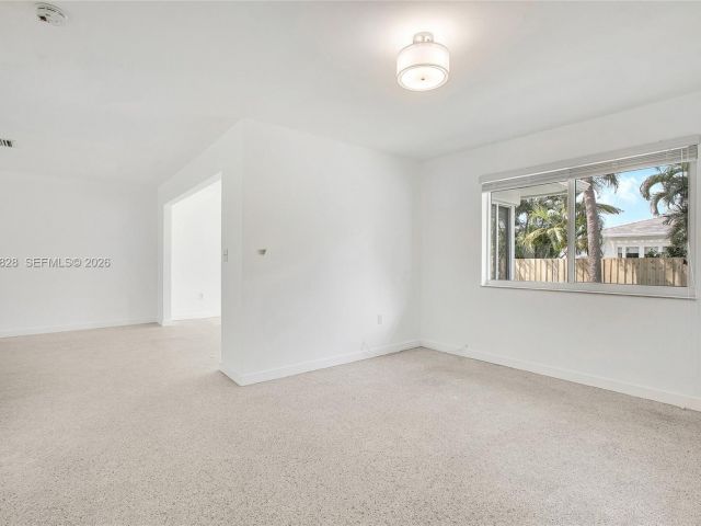 Дом в аренду по адресу 9372 Abbott Ave - фото 7446177