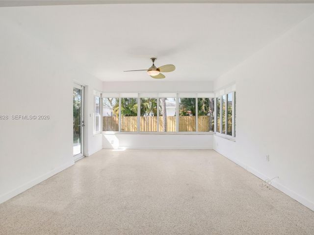 Дом в аренду по адресу 9372 Abbott Ave - фото 7446178