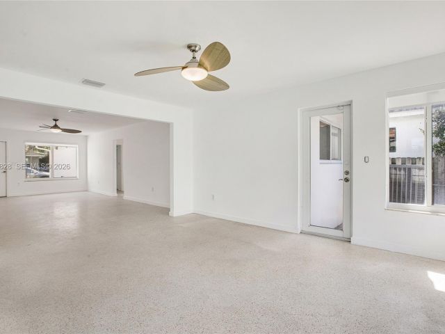 Дом в аренду по адресу 9372 Abbott Ave - фото 7446180