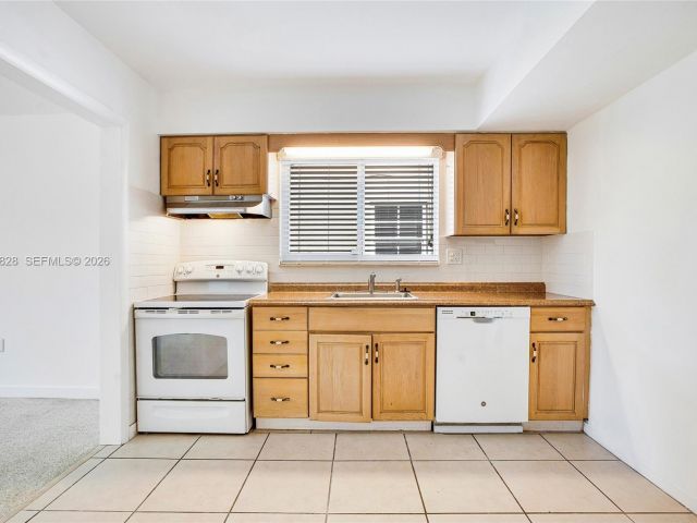 Дом в аренду по адресу 9372 Abbott Ave - фото 7446182