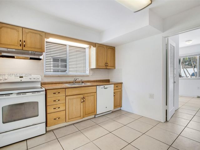 Дом в аренду по адресу 9372 Abbott Ave - фото 7446184