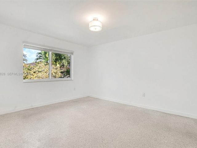 Дом в аренду по адресу 9372 Abbott Ave - фото 7446188