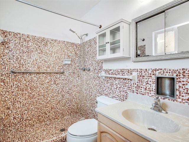 Дом в аренду по адресу 9372 Abbott Ave - фото 7446192