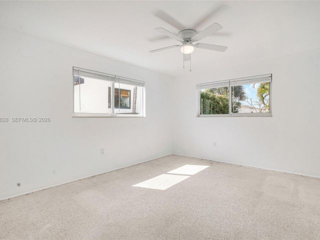 Дом в аренду по адресу 9372 Abbott Ave - фото 7446194