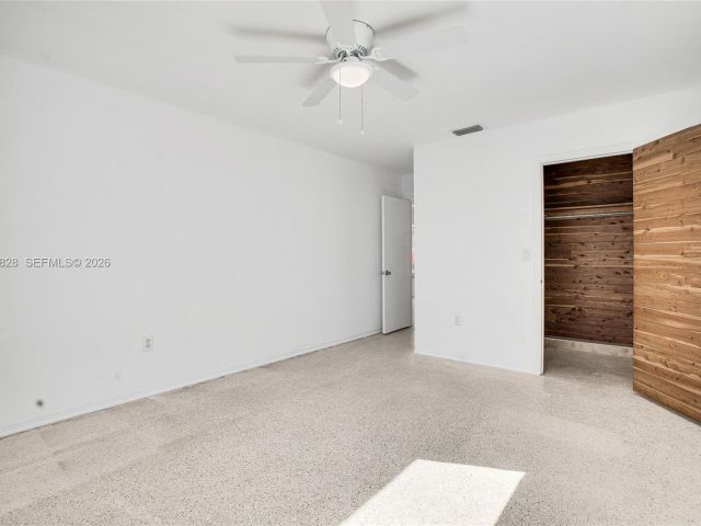 Дом в аренду по адресу 9372 Abbott Ave - фото 7446196